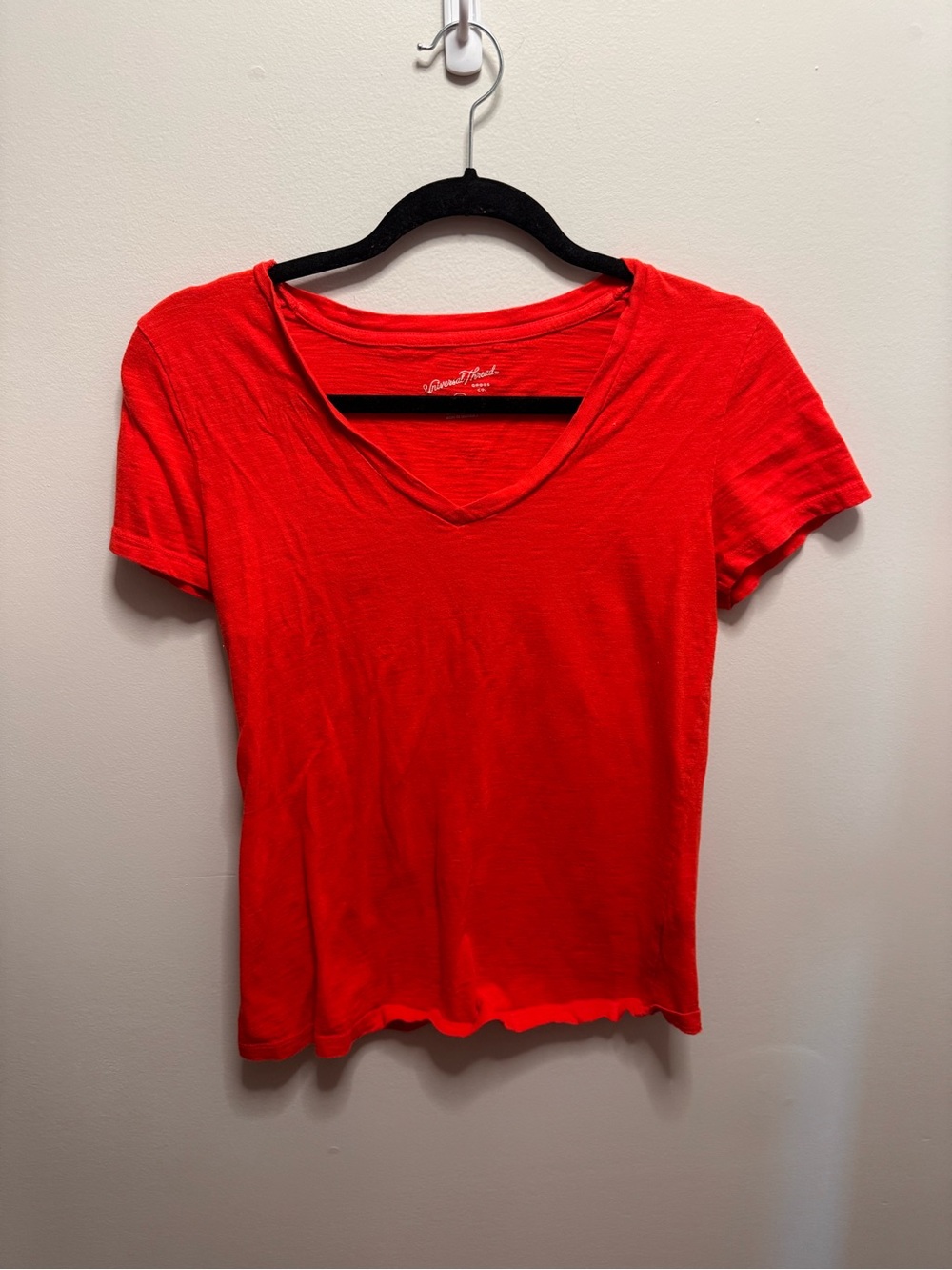 Universal Thread Women's V-Neck Short Sleeve Tee